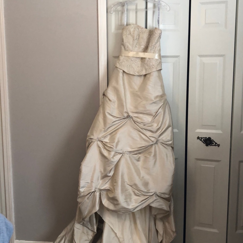 Wedding gown